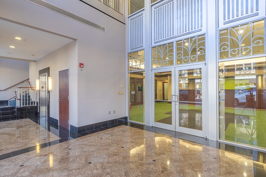 More Photos Of 129 N Main St, Anderson Office For Lease