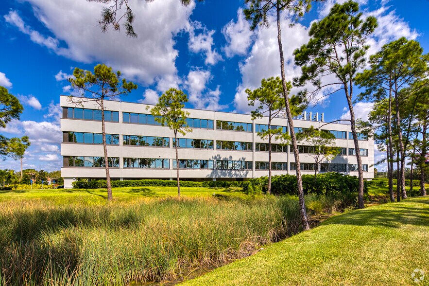 More Photos Of 405 N Reo St, Tampa Office For Lease