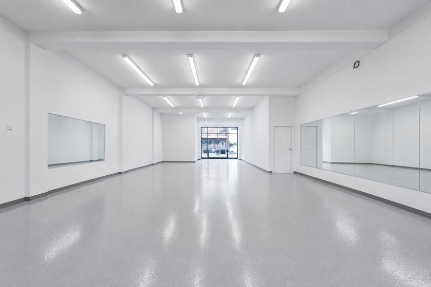 More Photos Of 3554 Rue Bélair, Montréal General Retail For Lease