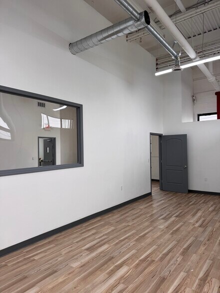 More Photos Of 746 Gotham Pky, Carlstadt Warehouse For Lease