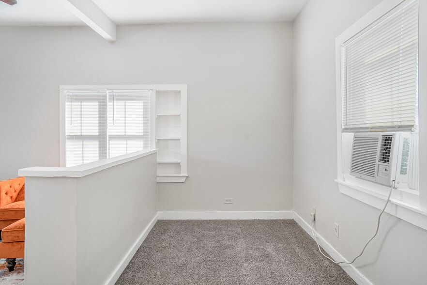 More Photos Of 1110 W Ashby Pl, San Antonio Apartments For Sale