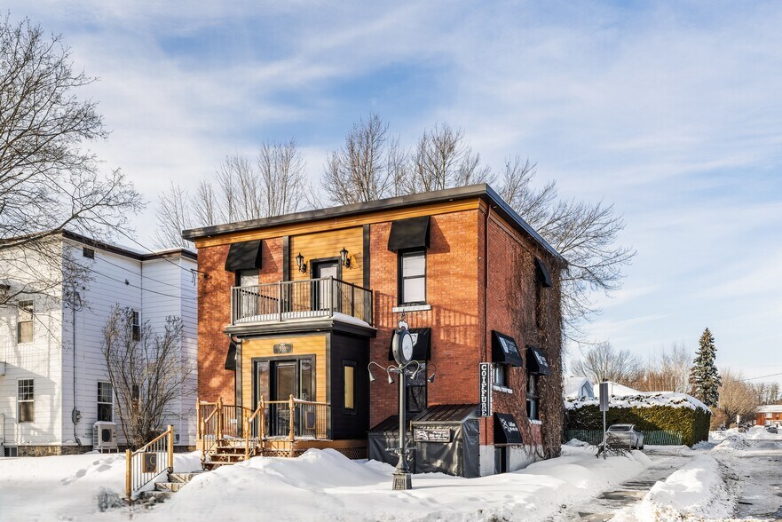 Primary Photo Of 531 Rue Du Conseil, Sherbrooke Office For Sale