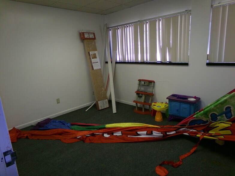 More Photos Of 4021 W Michigan Ave, Lansing Office For Sale