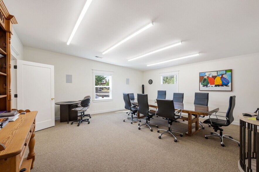 More Photos Of 1005 N Main Ave, Gresham Office For Sale