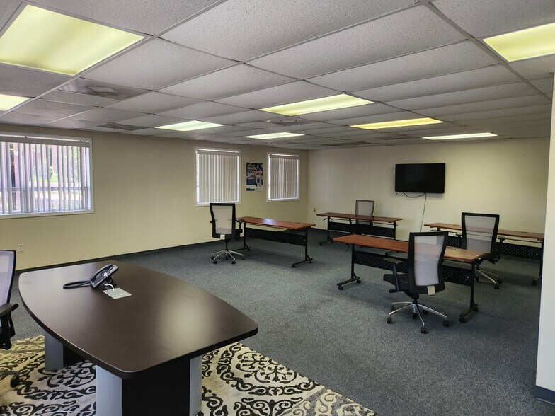 More Photos Of 5365 Willis Rd, Theodore Service For Sale