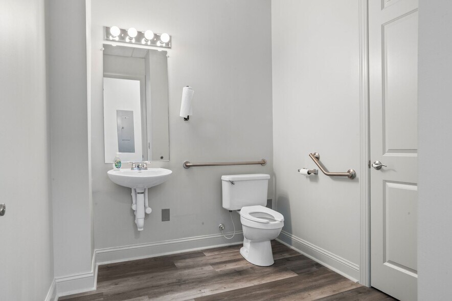 More Photos Of 1544 Fording Island Rd, Hilton Head Island Medical For Sale