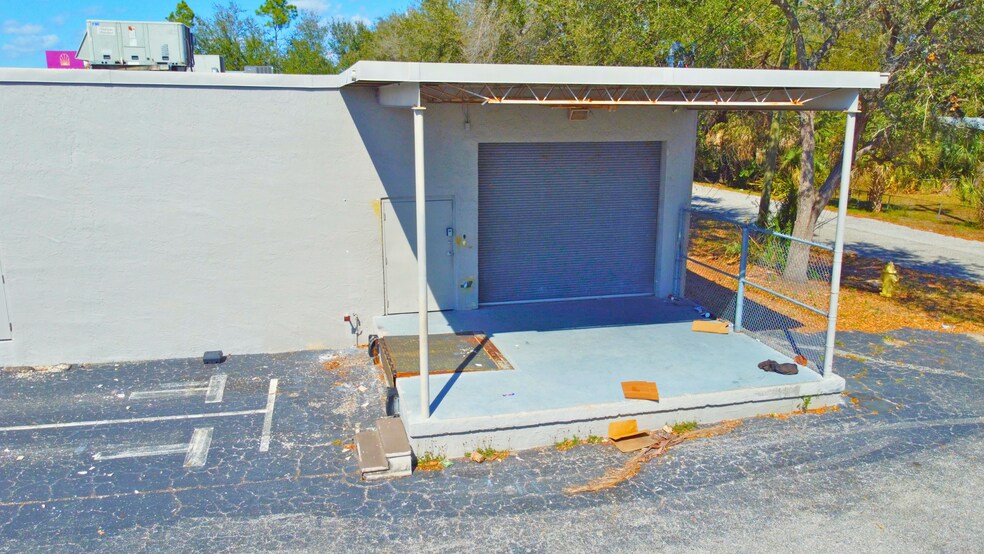 More Photos Of 1700-1750 N Tamiami Trl, North Fort Myers Freestanding For Lease