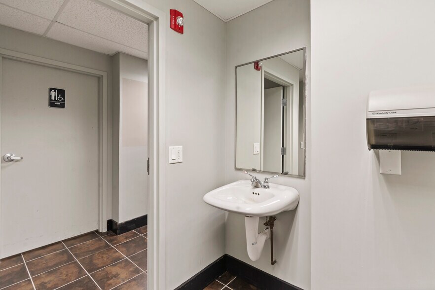 More Photos Of 615 Main St, Hyannis General Retail For Sale