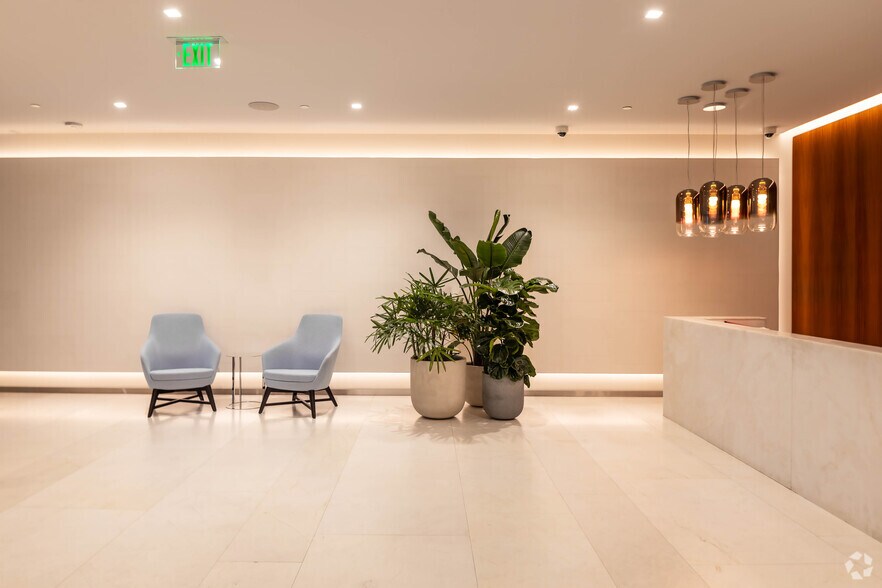 More Photos Of 16690 Collins Ave, Sunny Isles Beach Office For Lease