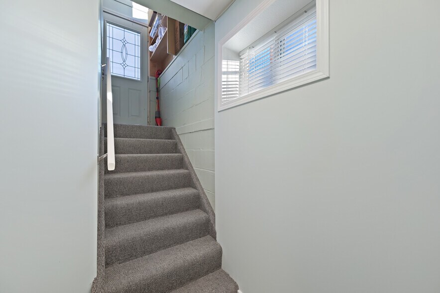 More Photos Of 132 17 Avenue NW, Calgary Office For Sale