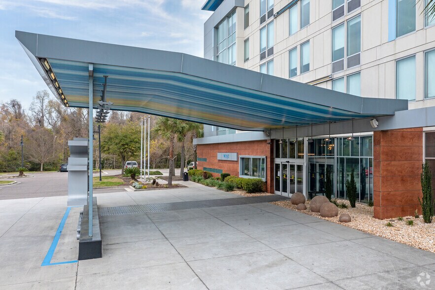 More Photos Of 4875 Tanger Outlet Blvd, North Charleston Hotel For Sale