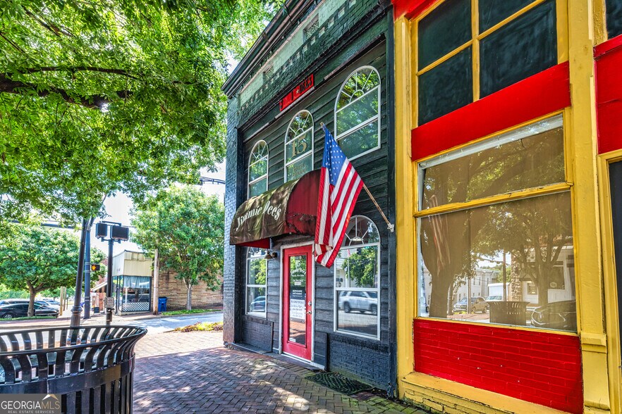 More Photos Of 15 Broad St, Newnan Storefront For Sale