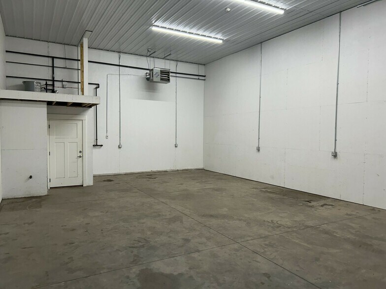 More Photos Of 20 Gate St, Carver Warehouse For Lease