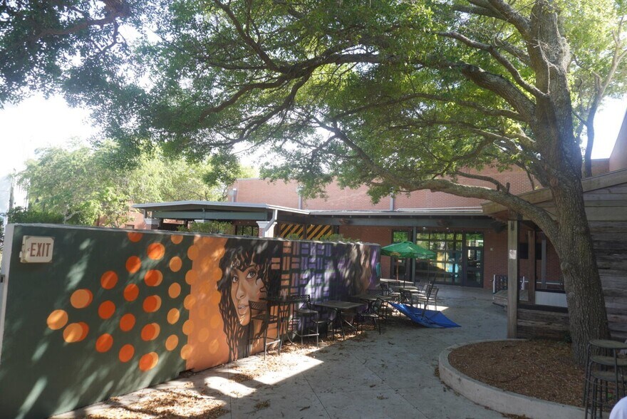 More Photos Of 730-760 Coleman Blvd, Mount Pleasant General Retail For Lease
