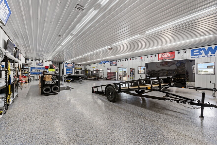 More Photos Of 26091 OK-51, Wagoner Showroom For Sale