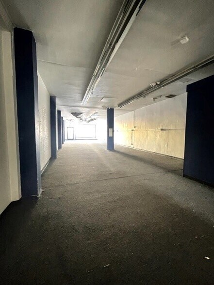 More Photos Of 911-913 Main St, Delano Storefront For Lease