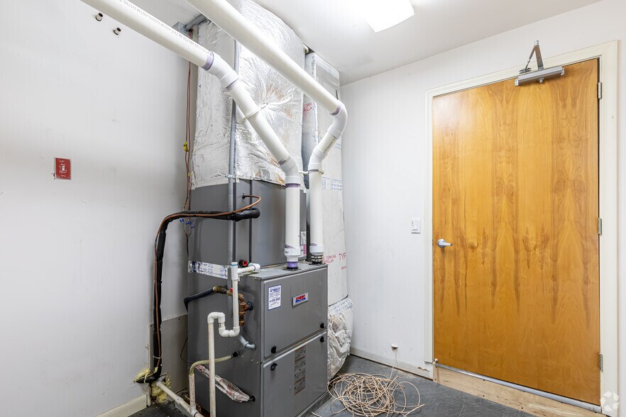 More Photos Of 169 Middle St, Bristol Medical For Sale