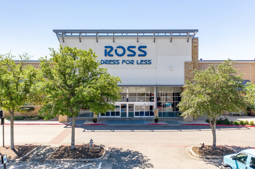 More Photos Of 1015 W University Ave, Georgetown Unknown For Lease