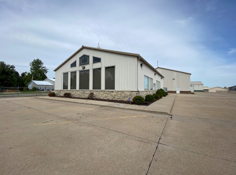 More Photos Of 780 S Chicago St, Geneseo General Retail For Lease