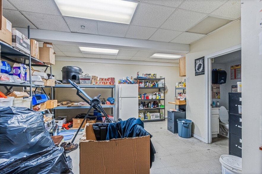 More Photos Of 75 Windsor Ave, Mineola Warehouse For Sale