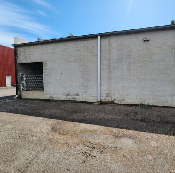 More Photos Of 114 N High St, Columbus Grove Drugstore For Lease