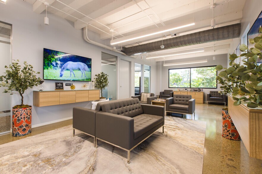 More Photos Of 3250 Mary St, Coconut Grove Office For Lease