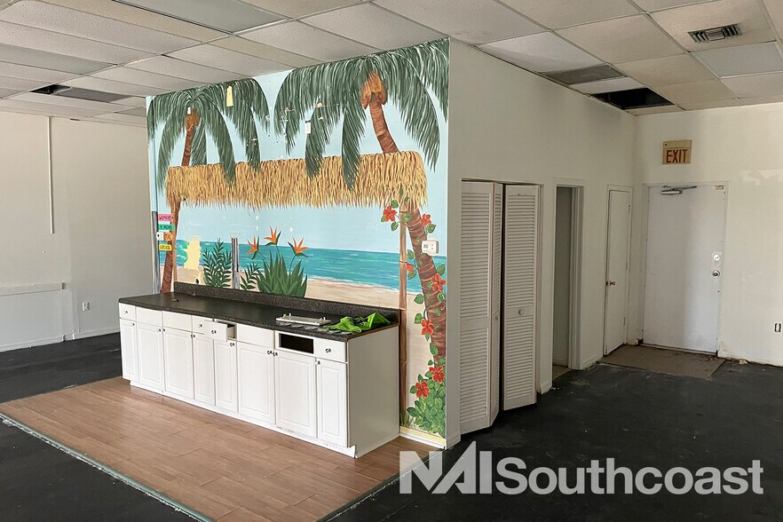 More Photos Of 4392 NE Ocean Blvd, Jensen Beach Storefront Retail Office For Lease