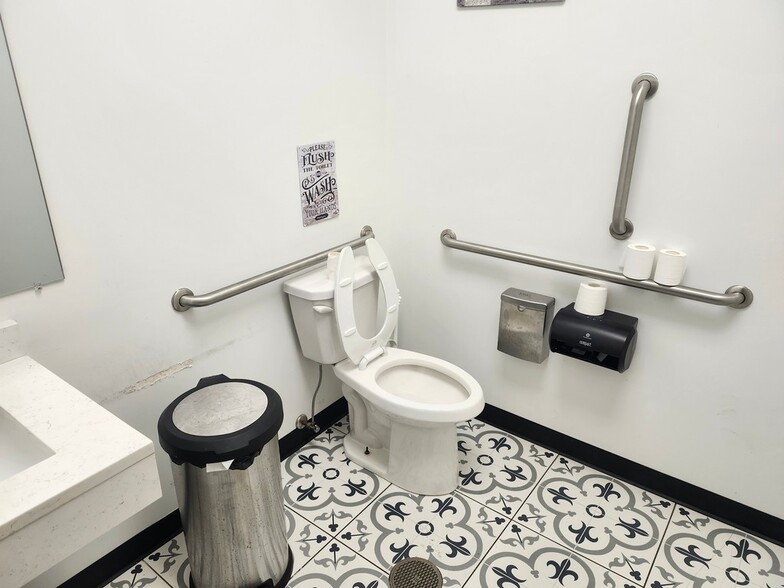 More Photos Of 2506 N Randall Rd, Elgin General Retail For Lease