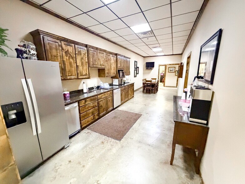 More Photos Of 1010 S FM 1788, Midland Service For Lease