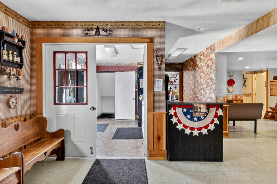 More Photos Of 1281 OH-183, Atwater Restaurant For Sale