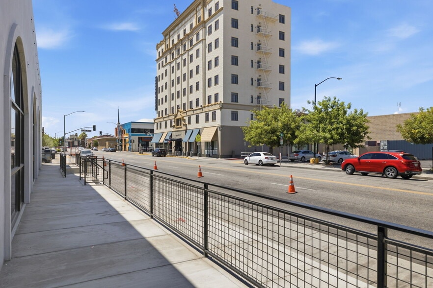 More Photos Of 1623-1633 19th St, Bakersfield Freestanding For Lease