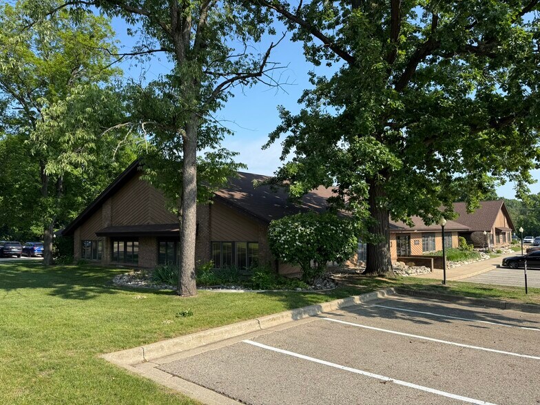 Primary Photo Of 5090-5096 Lovers Ln, Kalamazoo Office For Sale