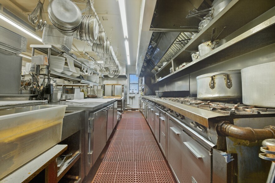 More Photos Of 410 Merrick Rd, Oceanside Restaurant For Sale