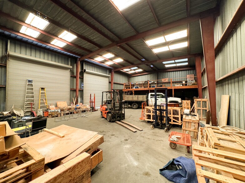 More Photos Of 5712 W Washington Blvd, Los Angeles Warehouse For Lease