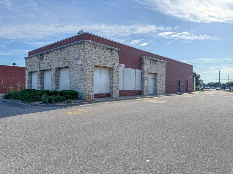 Primary Photo Of 1050 N Broadway St, Wichita Fast Food For Lease