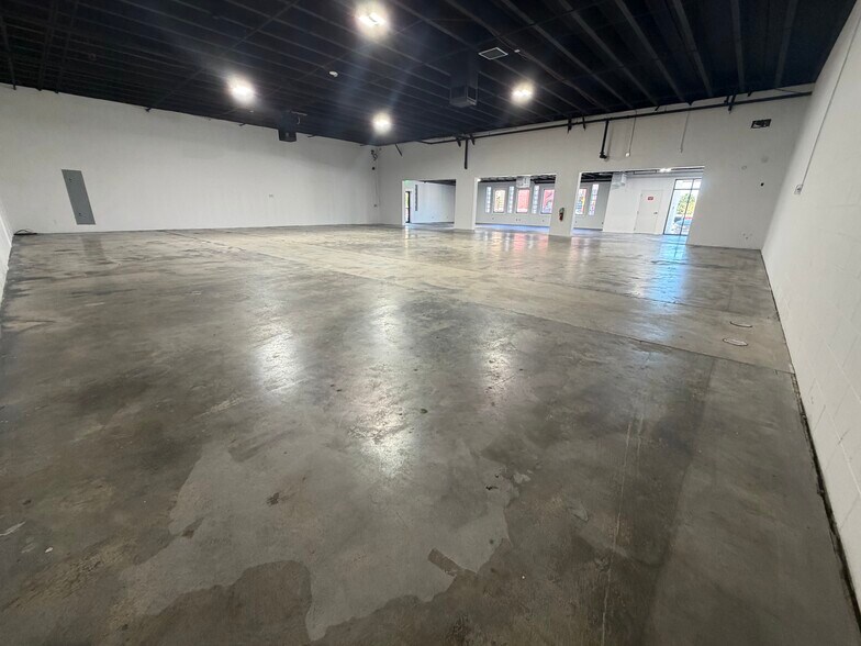 More Photos Of 223 N Boulder Ave, Tulsa General Retail For Lease