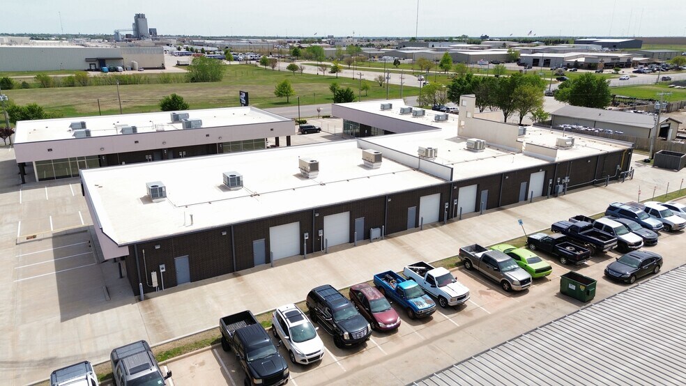 More Photos Of 14201 N Santa Fe Ave, Edmond General Retail For Lease