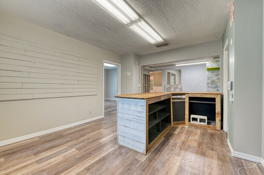 More Photos Of 1328 3rd St N, Jacksonville Beach Office For Lease