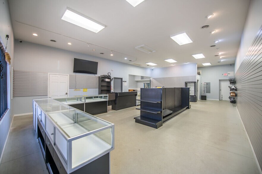 More Photos Of 1315 N Wooster Ave, Strasburg Freestanding For Lease