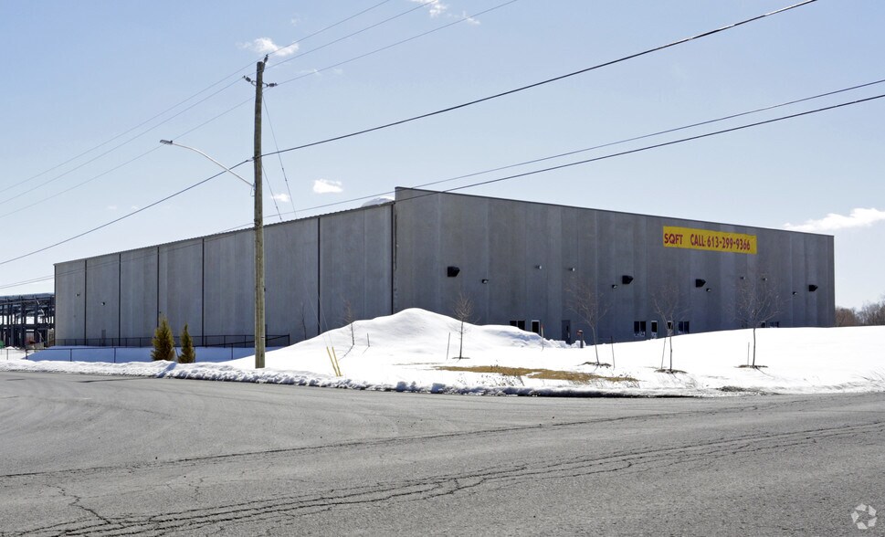 More Photos Of 832 Burton Rd, Ottawa Warehouse For Lease