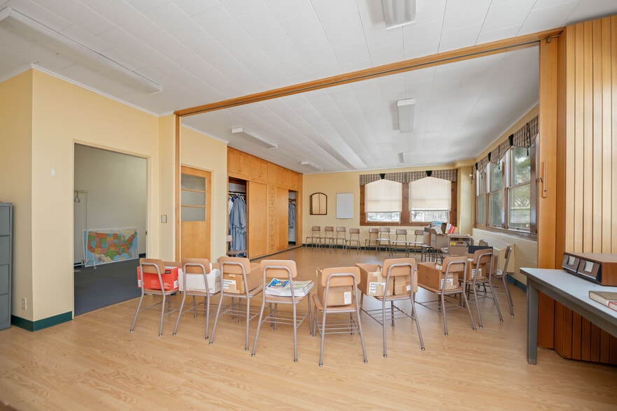 More Photos Of 2889 Culver rd, Rochester Specialty For Sale