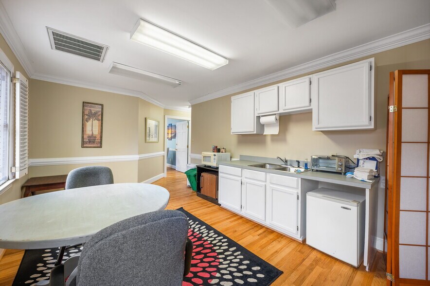 More Photos Of 4728 Park Rd, Charlotte Office For Sale