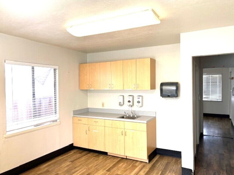 More Photos Of 19942 Lake Chabot Rd, Castro Valley Medical For Sale