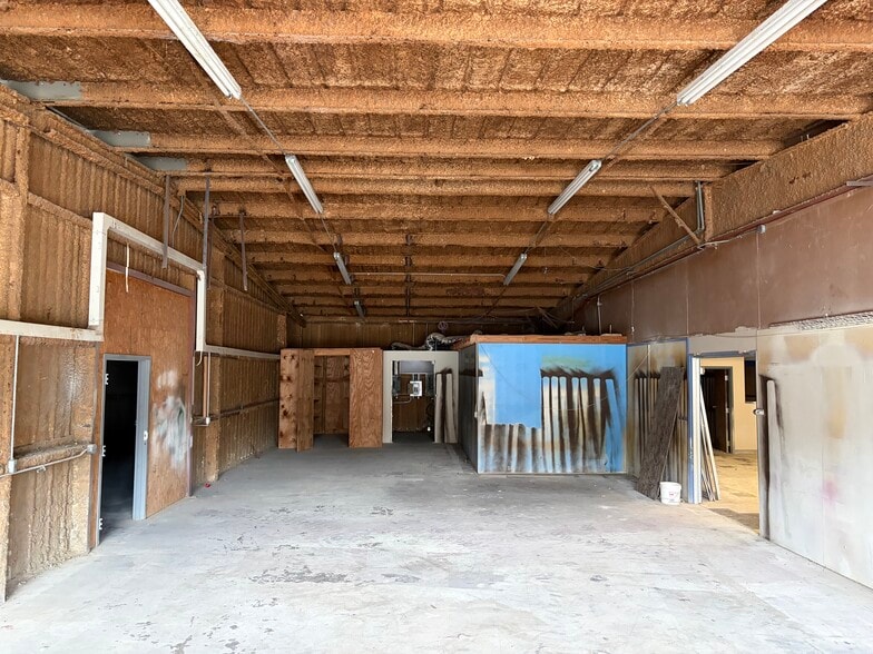 More Photos Of 803 E Mockingbird Ln, Victoria Industrial For Lease