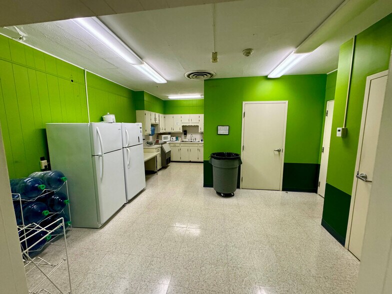 More Photos Of 112 6th St, Bristol Telecom Hotel Data Hosting For Sale