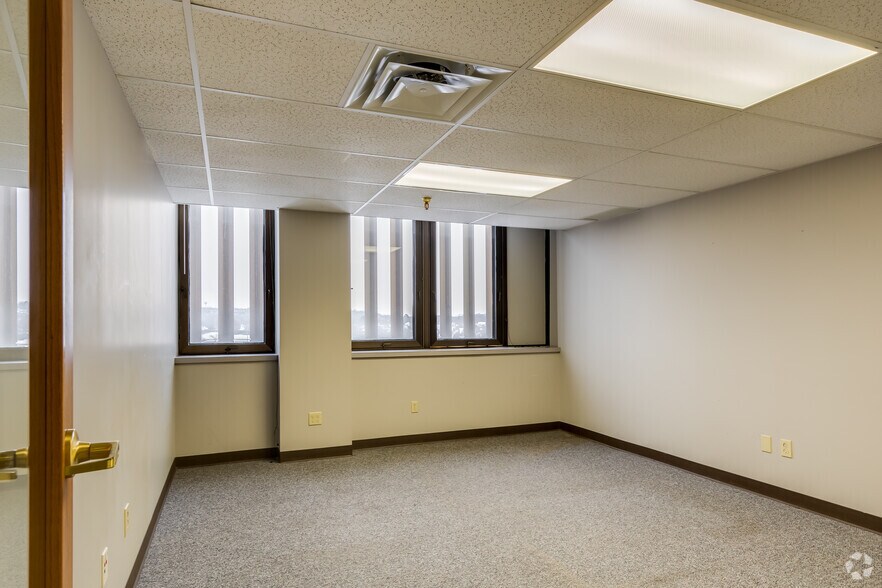 Photo of 9th Floor Ste 60-900