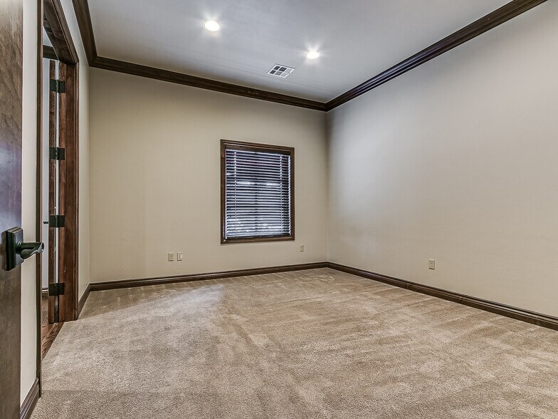 More Photos Of 2929 NW 156th St, Oklahoma City Office For Lease
