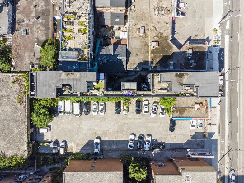 More Photos Of 335 College St, Toronto Apartments For Sale