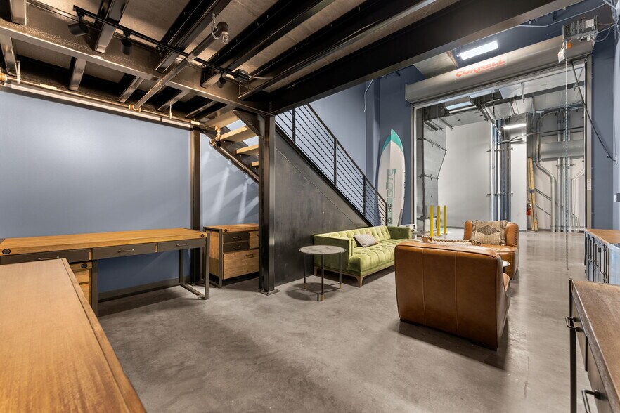 More Photos Of 4229 N FM 620 Hwy, Austin Showroom For Sale