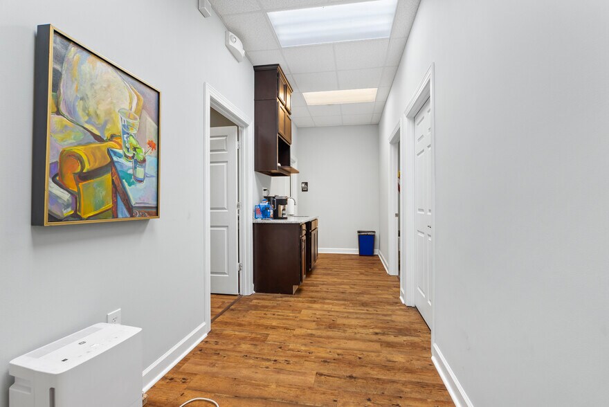 More Photos Of 103-105 Tradewynd Dr, Lynchburg Medical For Sale